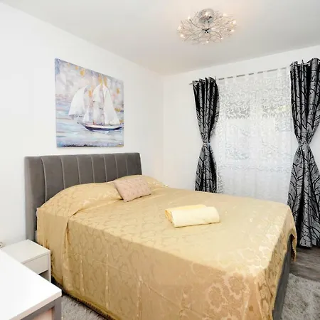 Apartman Bombon Апартаменты Марина